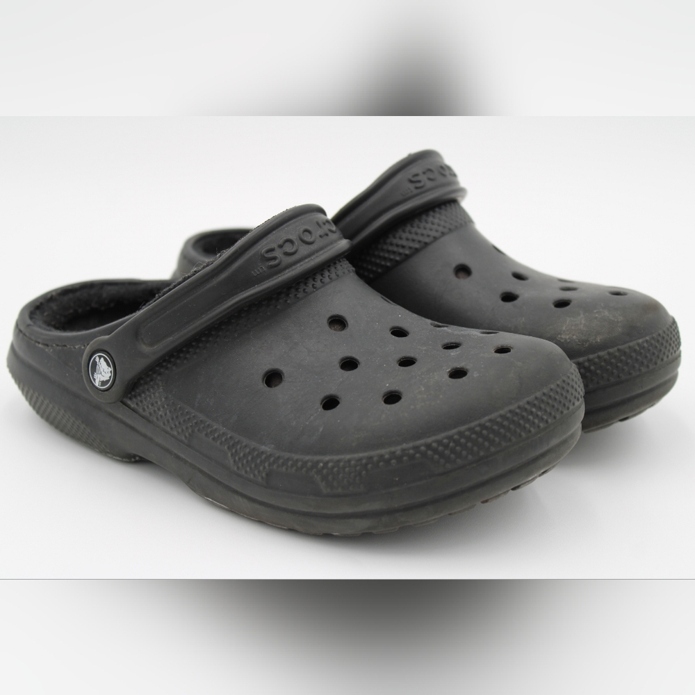 Crocs Classic Lined Clogs Black Fuzzy Men’s 5 / Women’s 7